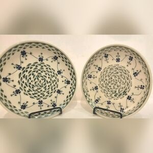 Vtg 2 Handmade Creamiks Boleslawiec 7" plates, pattern 507, 2 Different Artists